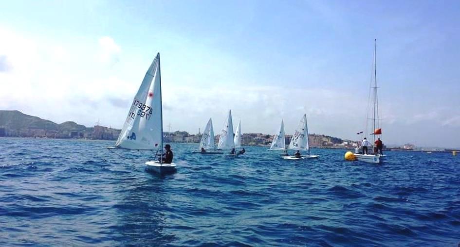 Laser in regata a Crotone durante il Campionato zonale 