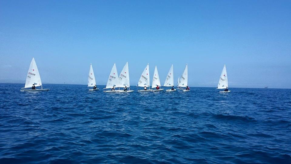 Laser in regata a Crotone durante il Campionato zonale